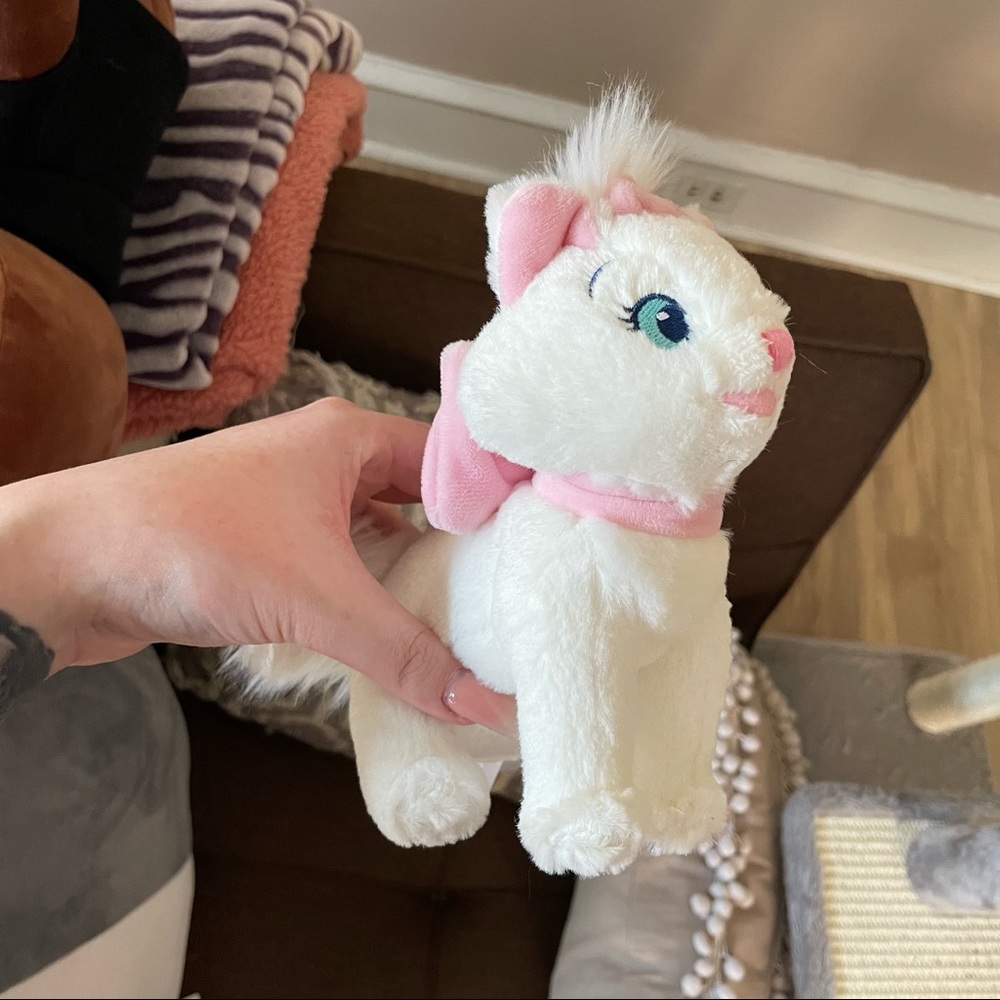 Disney cat plushie (free w bundle)
